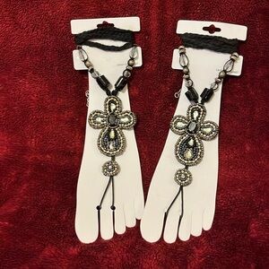 Black & Silvertone Breaded Barefoot Sandal. Size: One Size. New in package.